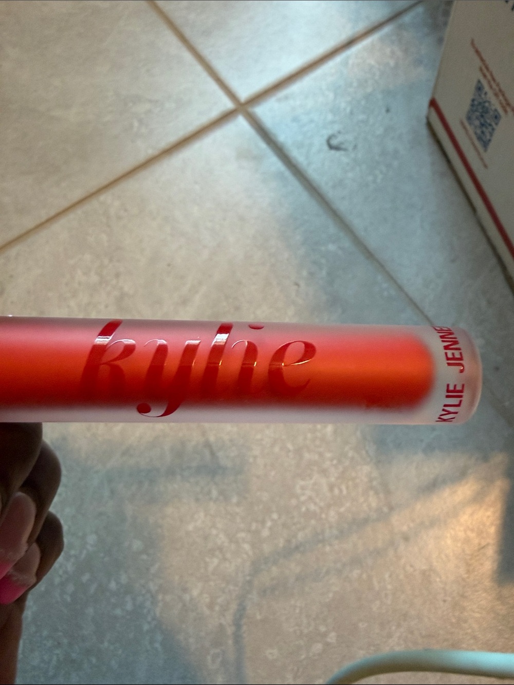 Matte Liquid Lipstick - Sleigh Bells Ring (418) - Pink Kylie Jenner - Picture 2 of 3